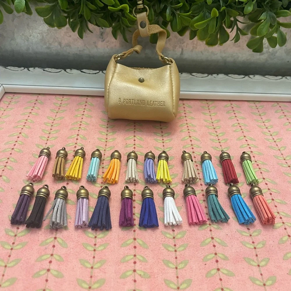 Portland Leather Teeny Tiny Triangle Keychain CHAMPAGNE - Picture 7 of 8